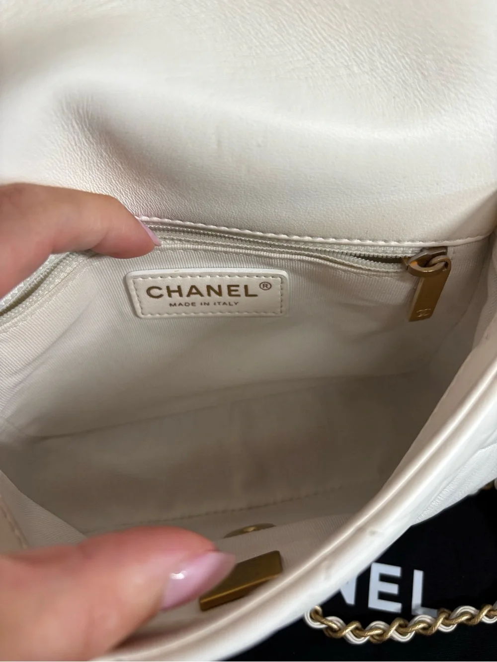 CHANEL White Quilted Lambskin Shoulder Bag with Gold Hardware